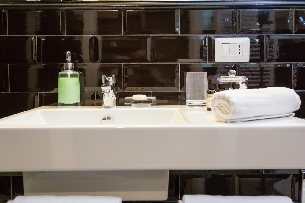 App Condotti Luxury Apartment In Рим Экстерьер фото