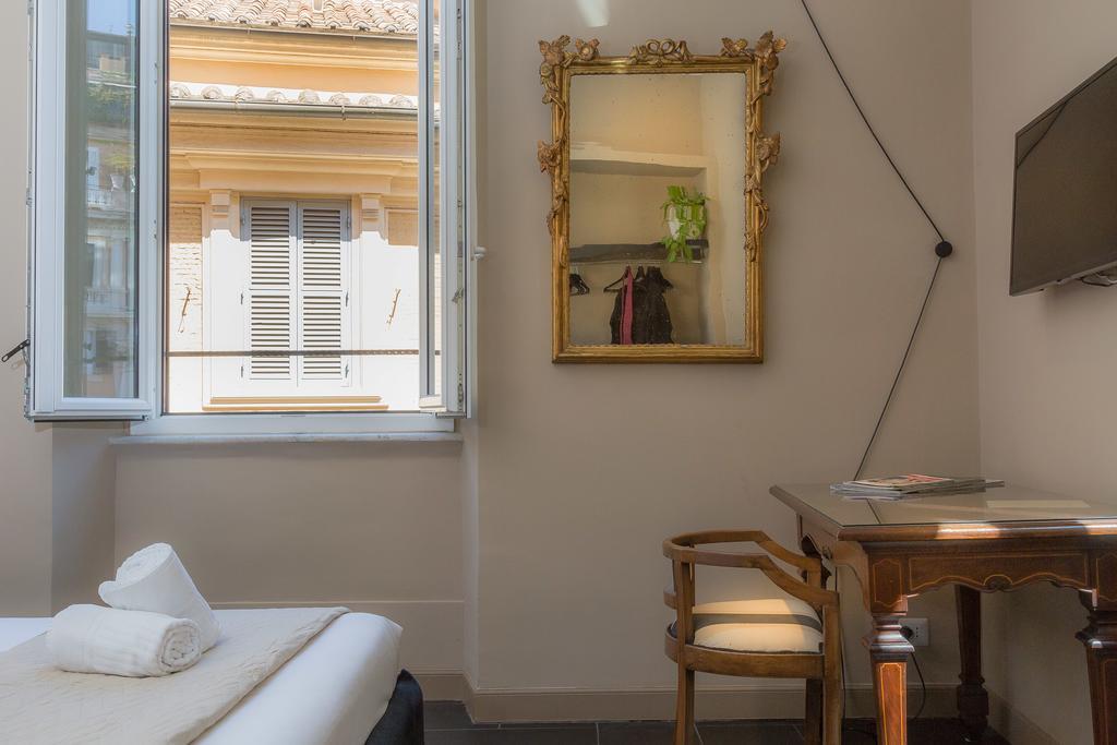App Condotti Luxury Apartment In Рим Экстерьер фото
